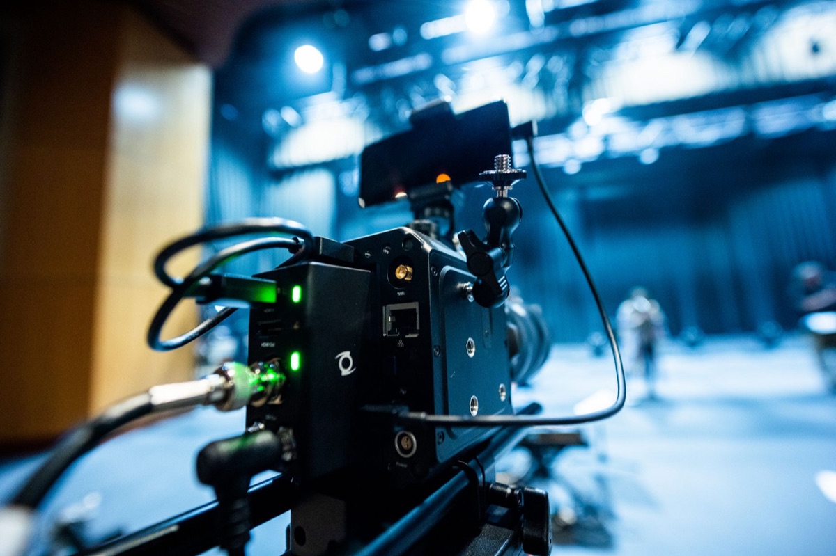 Equipo profesional de producción cinematográfica y efectos visuales
