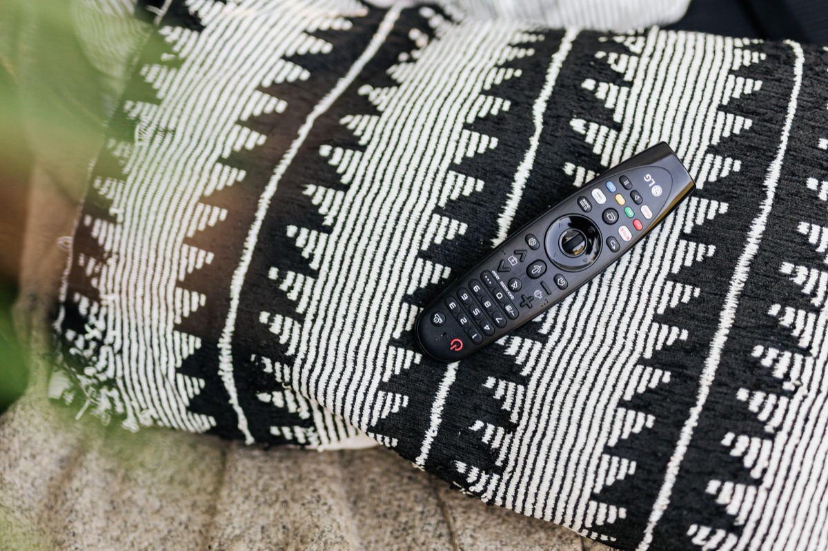 Setup di home cinema con telecomando