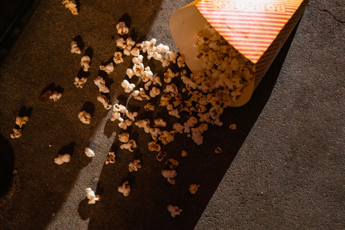 Balde de pipoca para assistir filmes